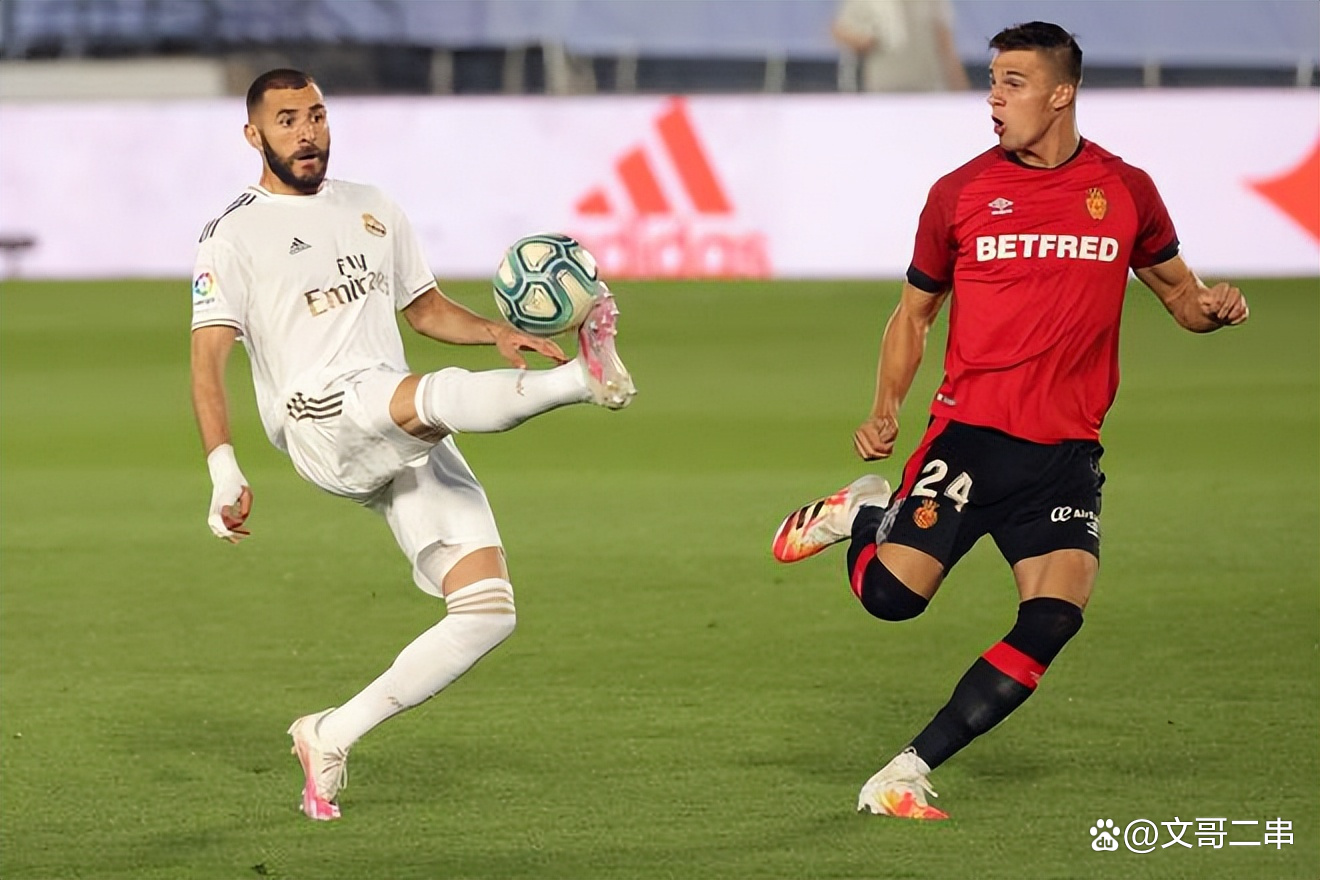 格拉纳达主场击败对手,豪取三分(格拉纳达球迷) 格拉纳达主场击败对手,豪取三分(格拉纳达球迷)