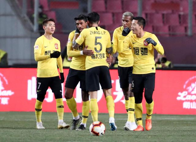 广州恒大战胜河北华夏，继续领跑积分榜